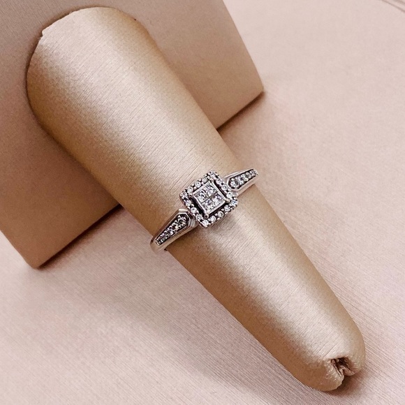 EUC 10K White Gold Princess-cut Diamond Ring - Picture 1 of 17